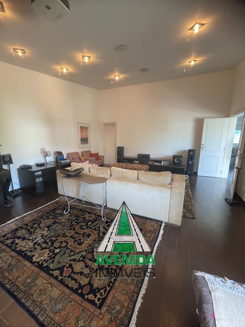 Lindo sobrado, 542 m² com 5 dormitórios, sendo 3 suítes, Swiss Park, São Bernardo do Campo