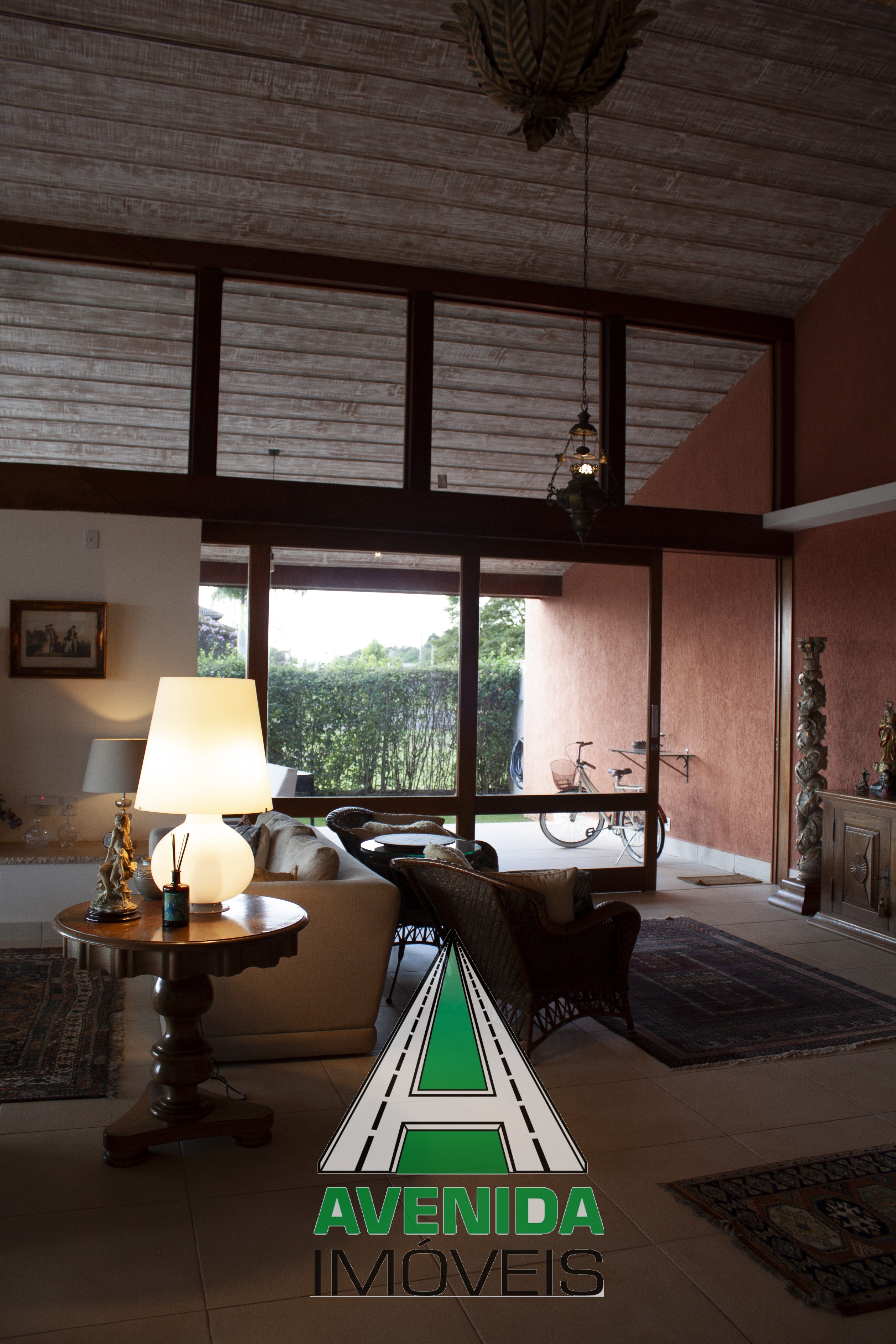 Linda casa térrea, 549 m² c/ 4 suítes na cidade de Cesário Lange- SP