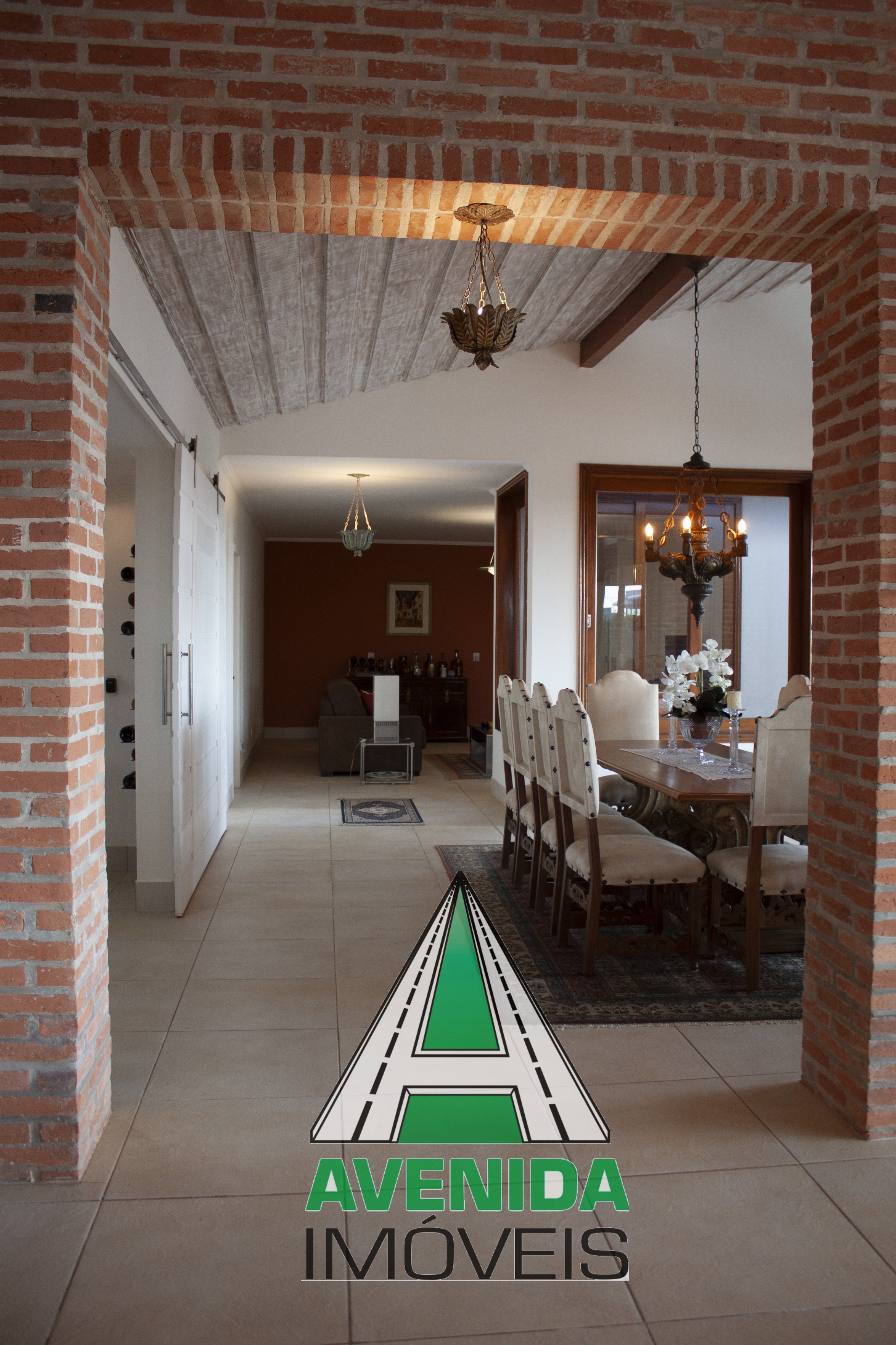 Linda casa térrea, 549 m² c/ 4 suítes na cidade de Cesário Lange- SP