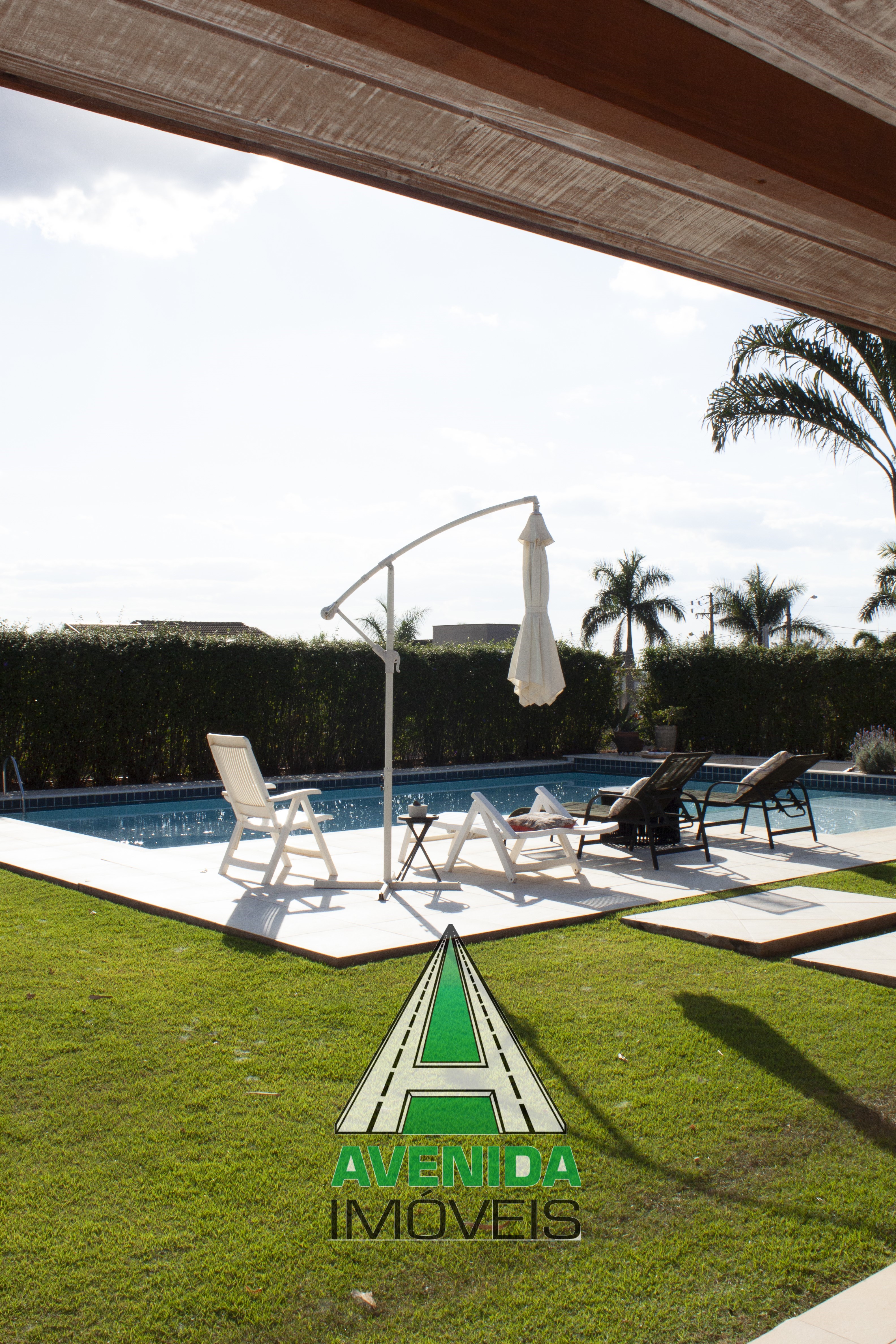 Linda casa térrea, 549 m² c/ 4 suítes na cidade de Cesário Lange- SP
