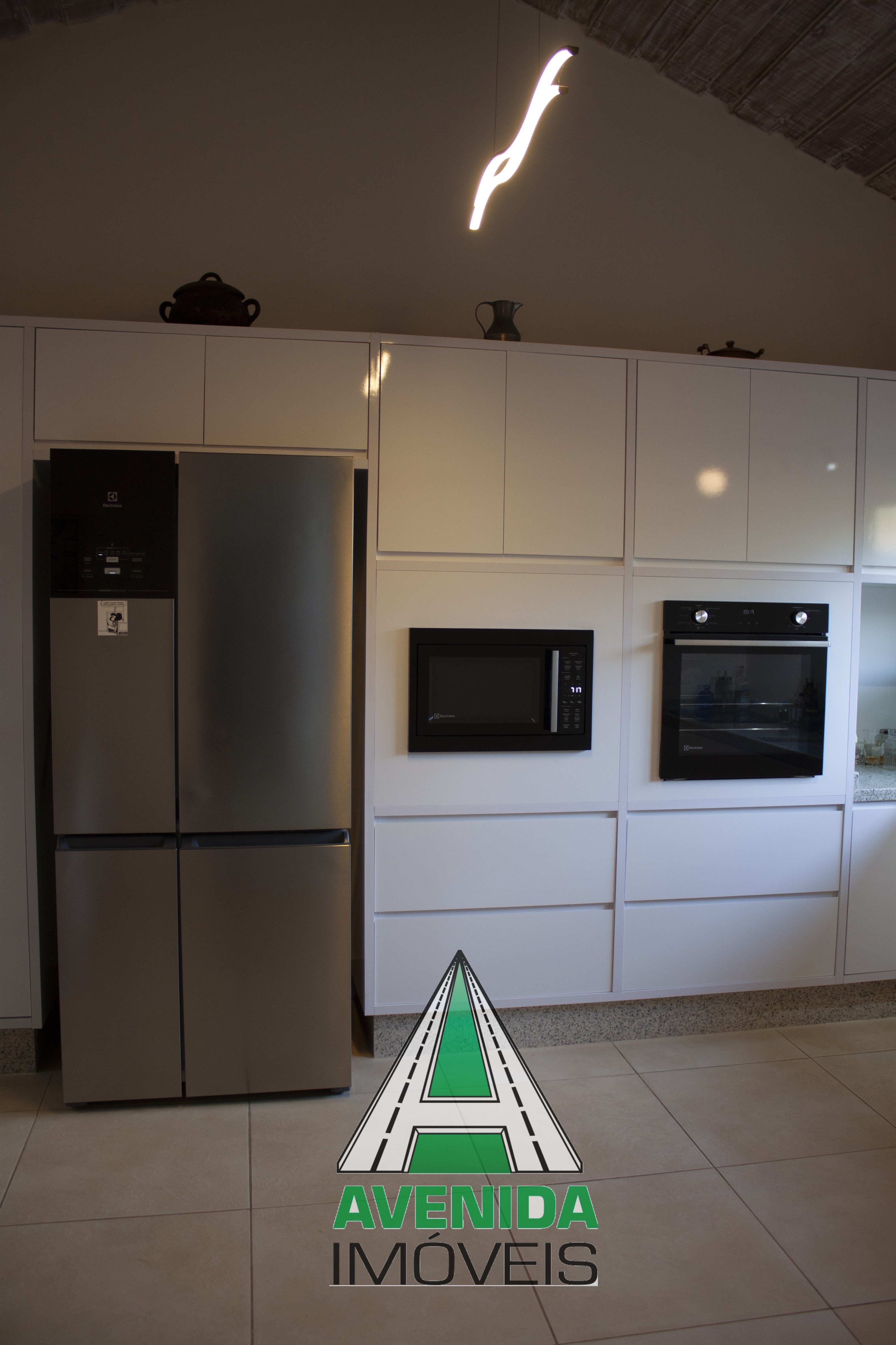 Linda casa térrea, 549 m² c/ 4 suítes na cidade de Cesário Lange- SP