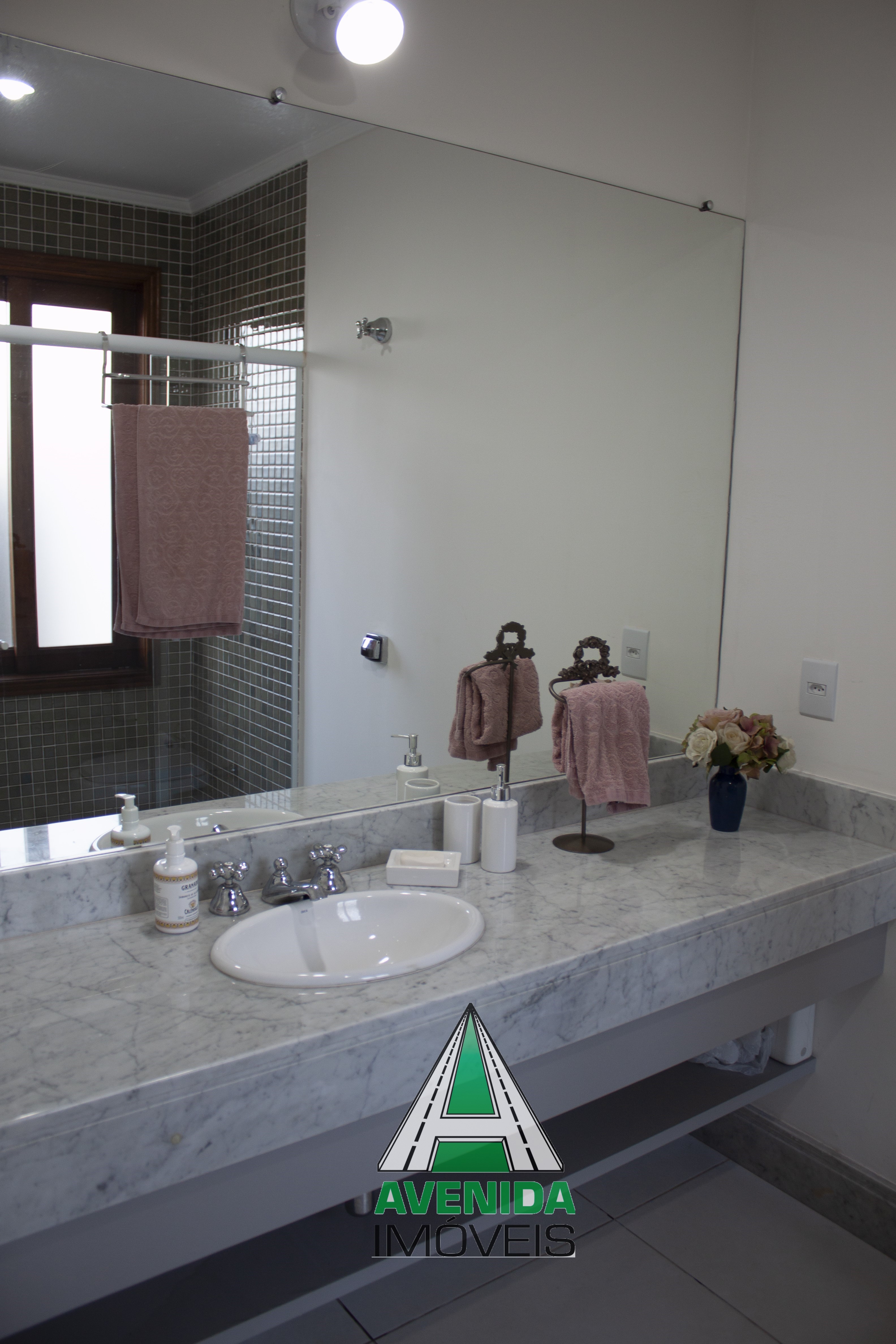 Linda casa térrea, 549 m² c/ 4 suítes na cidade de Cesário Lange- SP